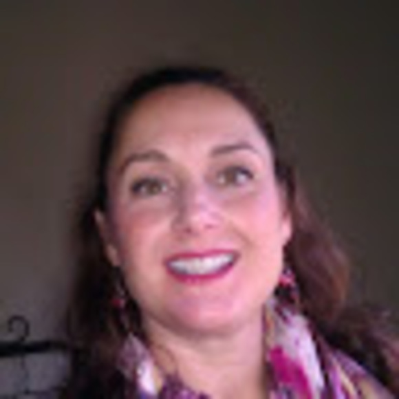 Meet your Posher, Lara - Picture 1 of 1